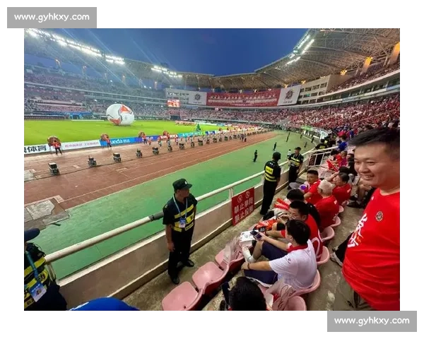 湘超开幕式彩排路透:贺龙体育场光影里的三湘足球热 湘超开幕式彩排路透:贺龙体育场光影里的三湘足球热