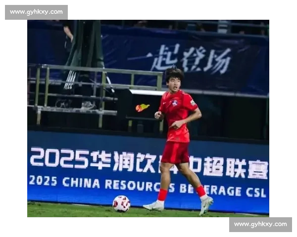 留洋小将刘锦程西海岸试训获好评,中场新星崭露头角 留洋小将刘锦程西海岸试训获好评,中场新星崭露头角
